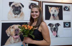 otvoritev razstave 'Poglej me v oči', Foto atelje Postojna014